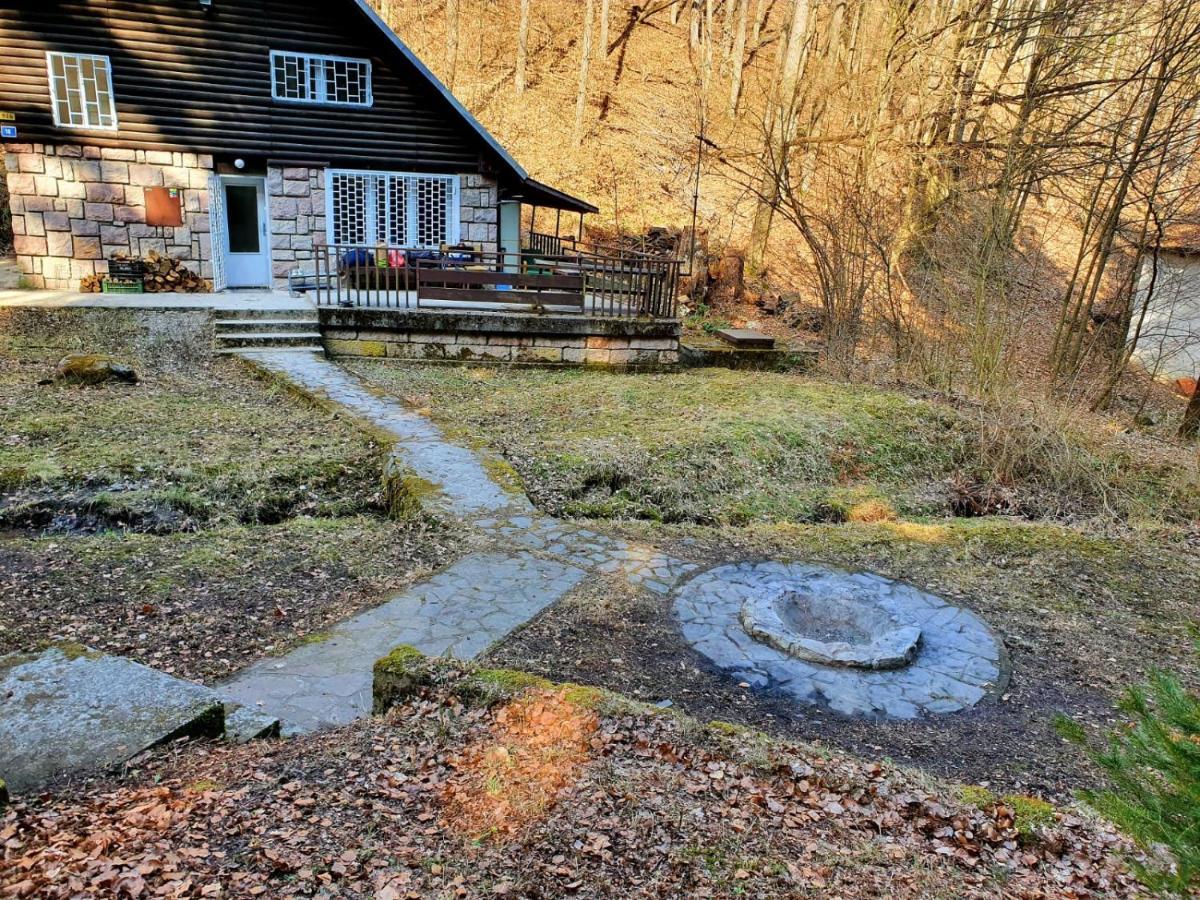 Horska Chata V Srdci Kremnickych Hor Banska Bystrica Exterior photo