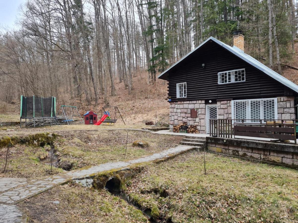 Horska Chata V Srdci Kremnickych Hor Banska Bystrica Exterior photo
